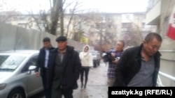 Абдимитал Бекташев (ортодо) Канжар Кадыралиевдин үстүнөн арыз жазып, бирок кайра артка кайтарып алган.