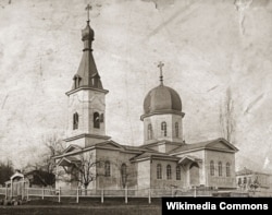 Так виглядав військовий козачий храм у станиці Саратовській, що був знищений комуністами у 1928 році