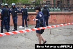 Міліція повідомляє, що лише на дослідження місця трагедії знадобиться декілька днів.