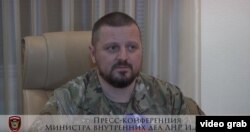 «Генпрокурора ЛНР» виводять з будівлі прокуратури Ігор Корнет