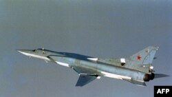 Ресейлік Ту-22М бомбалаушы ұшағы. 2007 жылғы сурет. 1 маусымдағы шабуыл кезінде осы ұшақтың бірнешеуі жойылды.