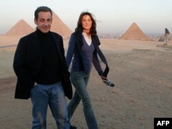 Тодішній президент Франції Ніколя Саркозі і Карла Бруні