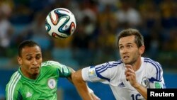 Пітер Одемвінгіє (ліворуч).