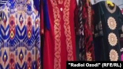 В бутике в центре Кабула продают только национальную таджикскую одежду