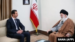دیدار بشار اسد (چپ) رئیس‌جمهور سوریه با علی خامنه‌ای، رهبر جمهوری اسلامی، در سال ۱۳۹۷