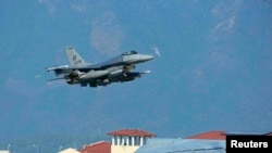 ABŞ-a məxsus F-16-lar Türkiyənin İncirlik hava bazasında.