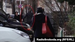 Побачивши камеру, водій авто почав тікати