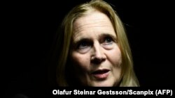 کاتارینا فروستنسون عضو آکادمی سوئد و همسر ژان کلود آرنو است.