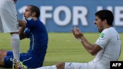 Суарес баъди "газидан"-и шонаи Челини