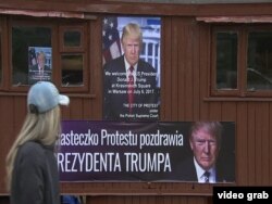 В 2017 году Дональд Трамп посетил Польшу. Там его приветствовали довольно тепло, в отличие от Западной Европы