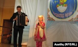 Ильнара Гәрәева, баянда Фирдәвес Мортазин