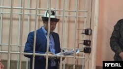 Канатбек Исаев в суде.