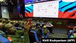 Батыш-2017 машыгуусу боюнча чет өлкөлүк аскерий атташелер үчүн Орусиянын корго министрлигинде маалымат берилген учур. Москва, 29-август, 2017-жыл.