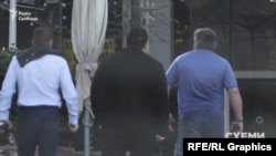 Едуард Ставицький прийшов до офісу не сам, а із компанією.