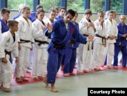 وحید سرلک ضمن حضور در ليگ جودو آلمان، به مربيگری نيز می پردازد.