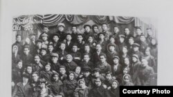 Кулубай Берикбаев замандаштары менен.