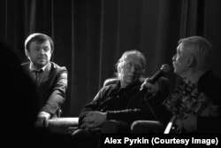 Піаніст Євген Громов з композиторами з неформального об'єднання «Київський авангард» Валентином Сильвестровим та Леонідом Грабовським