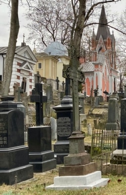 Магіла Людвікі Радзевіч зь Ямантаў на могілках Росы ў Вільні. Здымак Вольгі Абламейкі