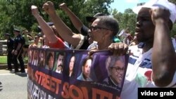 Каля будынку, дзе праходзіць зьезд, адбыліся пратэсты супраць ролі вялікіх карпарацыяў у ЗША