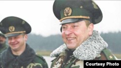 Былы міністар абароны Юры Жадобін яшчэ ў пагонах генэрал-маёра