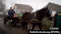 Збирачі молока від аграрних кооперативів щоранку об’їжджають селянські подвір’я