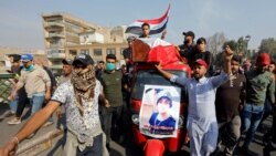 در اعتراضات عراق که چند ماه است ادامه دارد، حداقل ۴۵۰ نفر کشته شده‌اند و مردم خواهان تغییرات اساسی در حاکمیت کشور، مبارزه با فساد دولتی و قطع نفوذ جمهوری اسلامی ایران هستند.