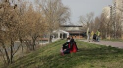 На березі Дніпра, Київ, 28 березня