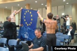 Марек Гілшер і Отакар фон Хемунд під час публічного перформансу