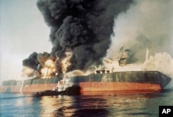 کشتی سنگاپوری نرمن آتلانتیک که در جریان جنگ نفت‌کش‌ها هدف قایق‌های تنروی ایرانی قرار گرفت.