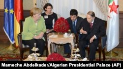 آخرین دیدار بوتفلیقه با یک رهبر خارجی؛ آنگلا مرکل ۲۰۱۸