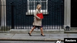 Мурдагы билим берүү министри Жастина Грининг. Лондон. 5-июль, 2016-жыл.