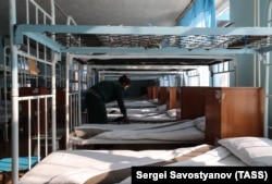 Rusiyeniñ Moskva vilâyetinde 5-nci Mojaiya qadın-qızlar tüzetüv koloniyası. Tasviriy fotoresim