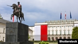 21-річного громадянина України звинуватили у порушенні закону про авіацію, зобов’язали сплатити штраф у розмірі 4000 злотих і ухвалили рішення про його депортацію 