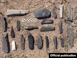 Нйя Девю конушунан табылган байыркы таш куралдар.