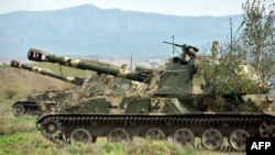 Nagorno-Karabakh -- Mobile artillery units of the self-defence army of Nagorno-Karabakh hold a position outside the settlement of Hadrut, not far from the Iranian border, April 5, 2016
