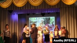 Җиңүчеләрне тәбриклиләр