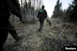 Фінські прикордонники патрулююсть фінсько-російський кордон, який сягає 1340 кілометрів. Листопад 2009 року