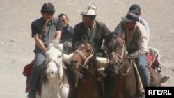 Тойдогу улак тартыш