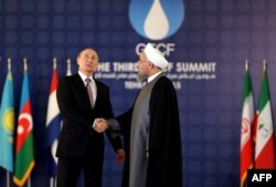 پوتین و روحانی در نشست سران کشورهای صادرکننده گاز در تهران در نوامبر ۲۰۱۵