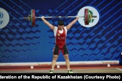 Тяжелоатлетка Зульфия Чиншанло на чемпионате мира в Ашгабате. (Фото Казахстанской федерации тяжелой атлетики.)