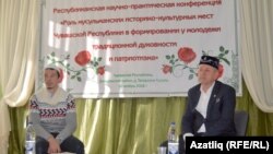 Фәрит Гыйбатдинов (у) Чуашстндагы бер конференциядә, 2018 ел