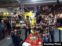 На вачах гледачоў матацыкл узьнікаў зь нічога