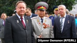 Александр Галуненко (слева)