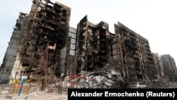 Знищений житловий будинок в Маріуполі під час масштабного вторгнення Росії до України. Маріуполь, Україна, 30 березня 2022 року