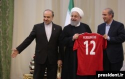 مهدی تاج، در کنار حسن روحانی و مسعود سلطانی‌فر