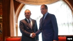 Орусиянын тышкы иштер министри Сергей Лавров жана Түркиянын тышкы иштер министри Мевлүт Чавушоглу.