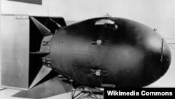 بان: من بر این باورم که گسترش سلاح‌های اتمی یک تهدید است و برای مقابله با آن همکاری جامعه بین‌الملل لازم است. و من امیدوارم که از طریق مذاکرات با ایران راهی هم برای تقویت مقابله با چنین تهدیدی به دست آید.