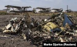 На території Міжнародного аеропорту «Луганськ» після боїв Збройних сил України із російськими гібридними силами, 14 вересня 2014 року