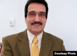 مهرداد عمادی، اقتصاددان مقیم بریتانیا