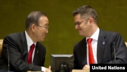 رئیس مجمع عمومی در کنار دبیرکل سازمان ملل